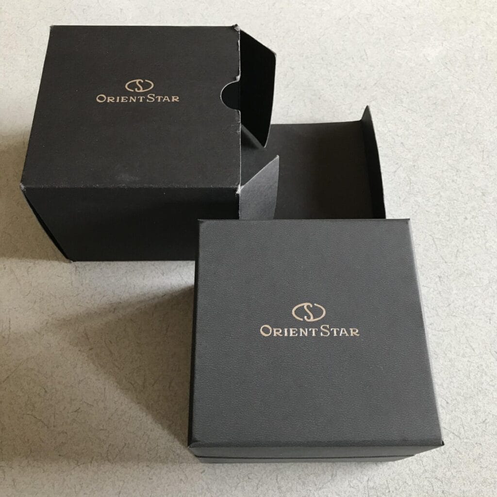 オリエントスター腕時計の箱