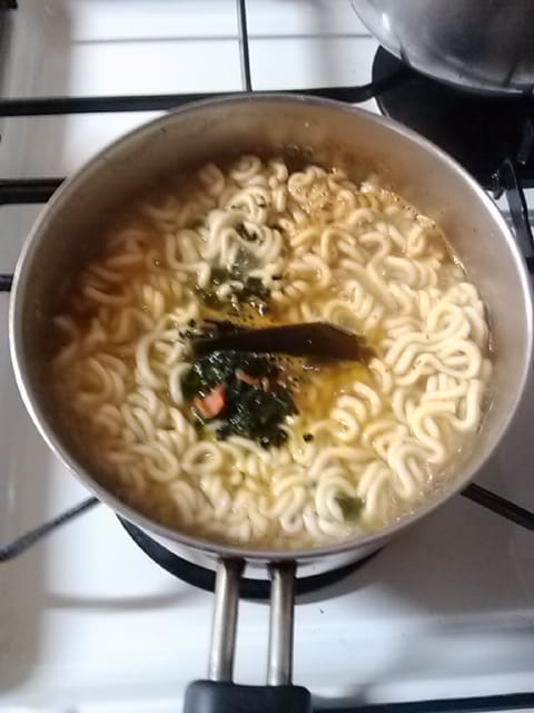 ノグリラーメンを鍋で煮る