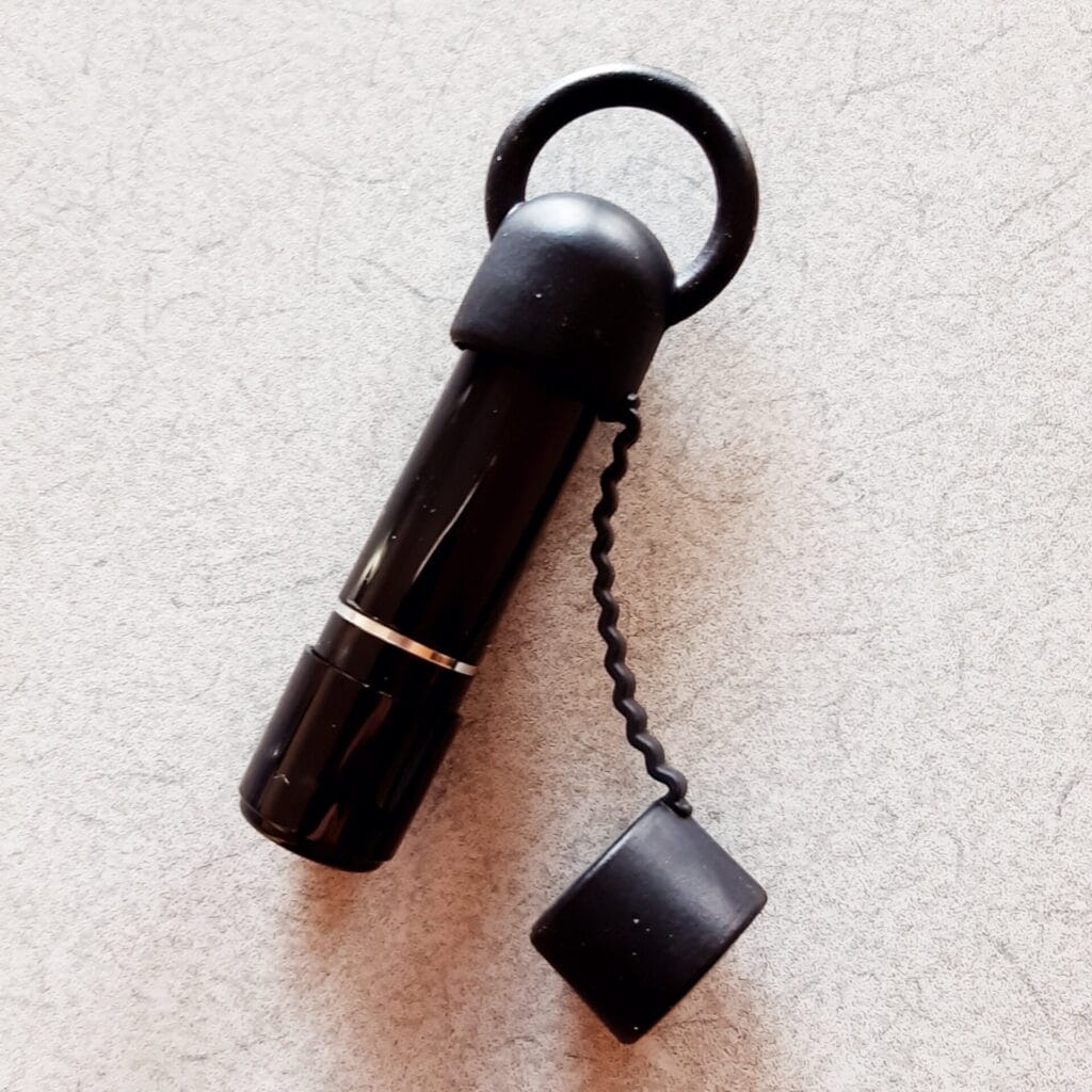 シャチハタネーム9にキャップを被せたところ