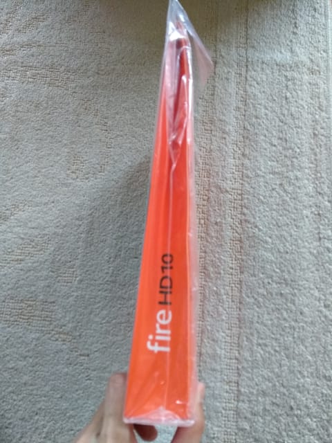 Fire HD 10 横から見た箱