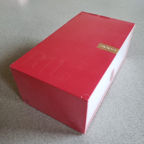 OPPO R11s 赤い箱