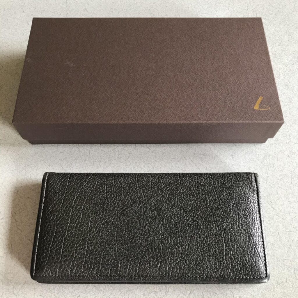 土屋鞄の長財布と箱