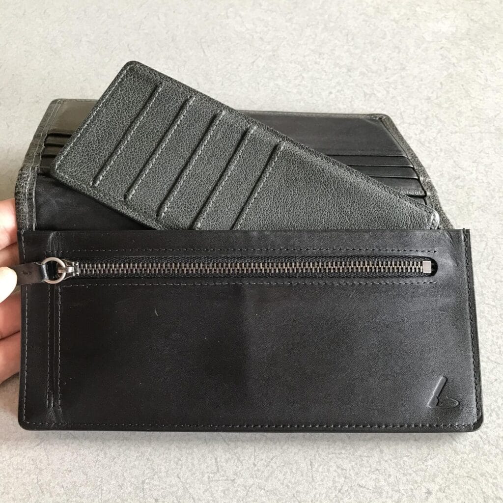 土屋鞄の長財布の小さなカード入れ