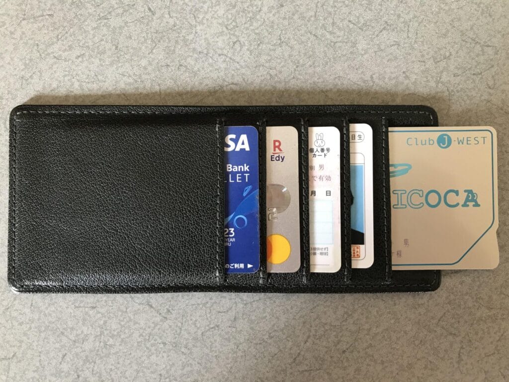 土屋鞄長財布カード入れにカードを入れたところ