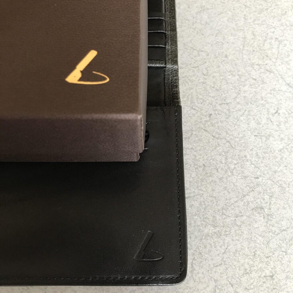 土屋鞄製作所 Lロゴ