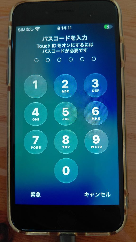 iPhone画面 パスコードを入力 Touch IDをオンにするにはパスコードが必要です